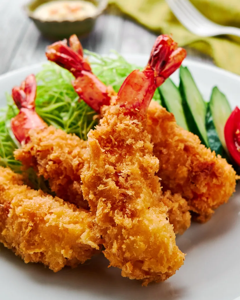 Panko-fried shrimp with shredded cabbage, cucumber and tomato