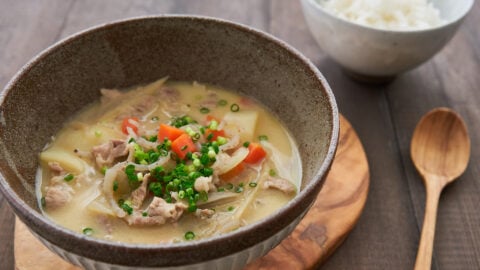 Shiromiso (aka Saikyo Miso), a sweet creamy miso from Kyoto gives this tonjiru (pork soup) a wonderfully rich taste.