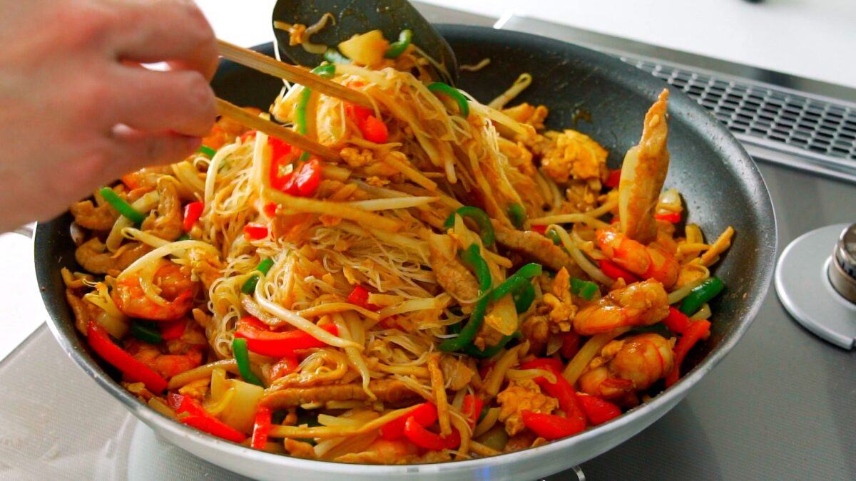 Best Singapore Noodles Recipe (Curry Bee Hoon)