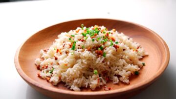 Sangag Rice Filipino Garlic Fried Rice Recipe (Sinangag) with crispy garlic
