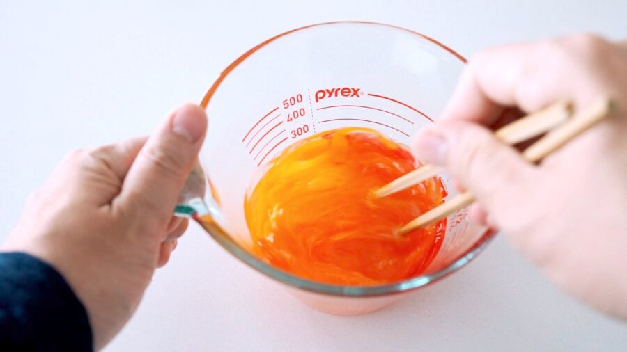 Add the seasonings for Tamagoyaki and beat the eggs.