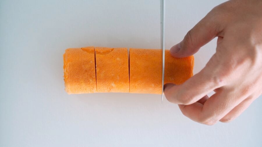 Slicing Tamagoyaki.
