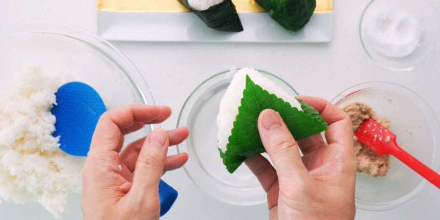 Wrap the onigiri with a perilla leaf.