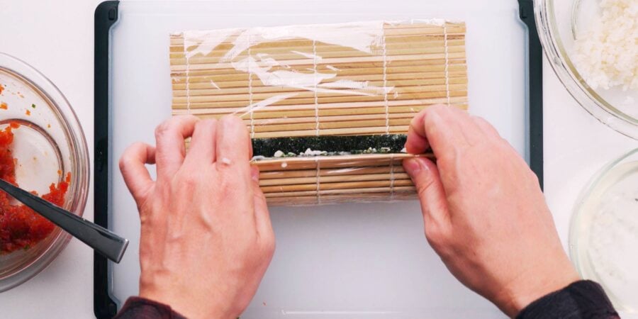 Rolling hosomaki with a sushi mat.