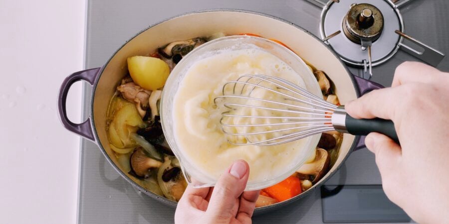 Tempering white roux for cream stew.