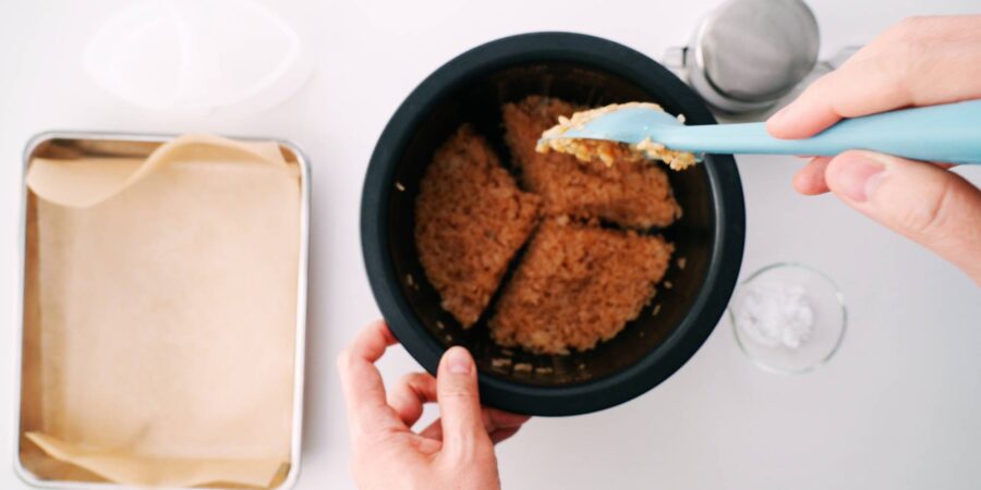 Dividing rice to make onigiri.