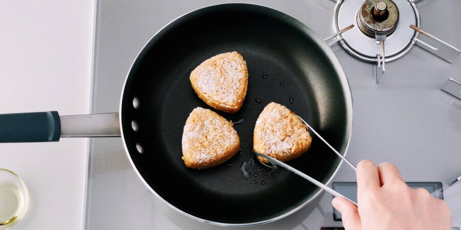 Pan-frying yaki onigiri.