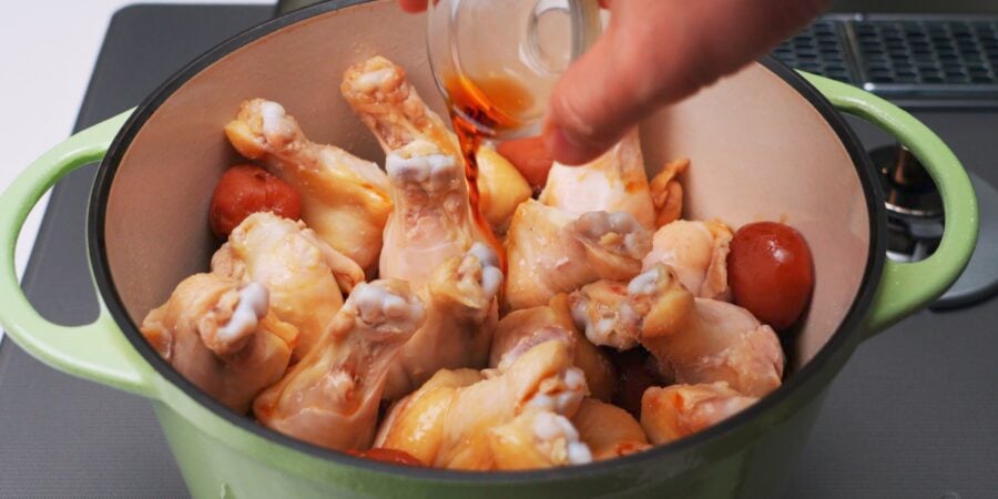 Adding soy sauce to umeboshi chicken.