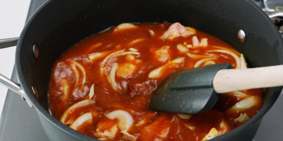 Curry soup for udon noodles.