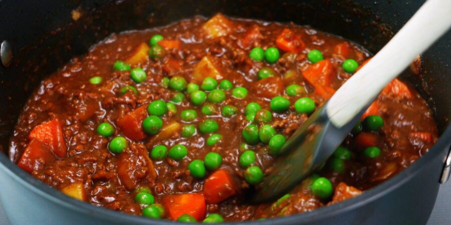 Green peas, carrots and potatoes in Japanese curry.