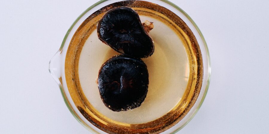 Soaking dried shiitake mushrooms in water.