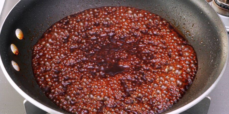 Tonteki sauce boiling to thicken.