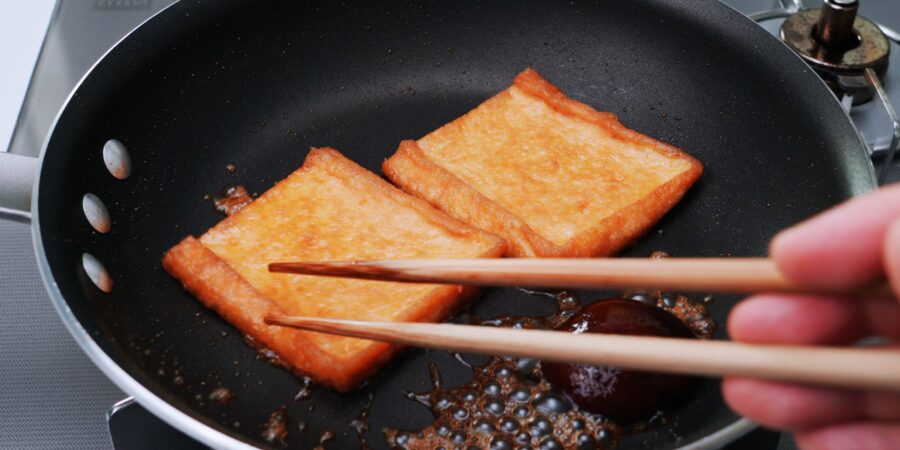 Cook the fried tofu with the soy sauce and sugar to make the Inari Agé.