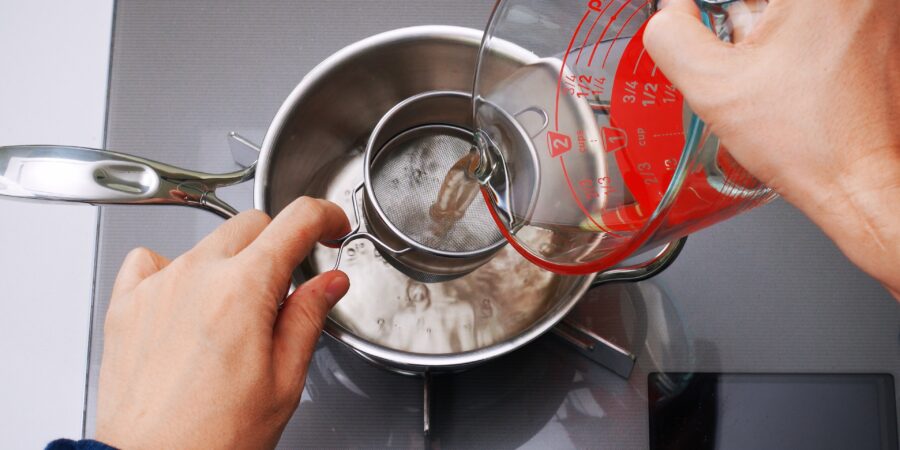 Strain the shiitake mushroom and konbu dashi through a sieve.