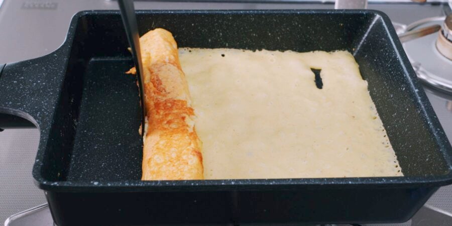 Rolling layers of tamagoyaki