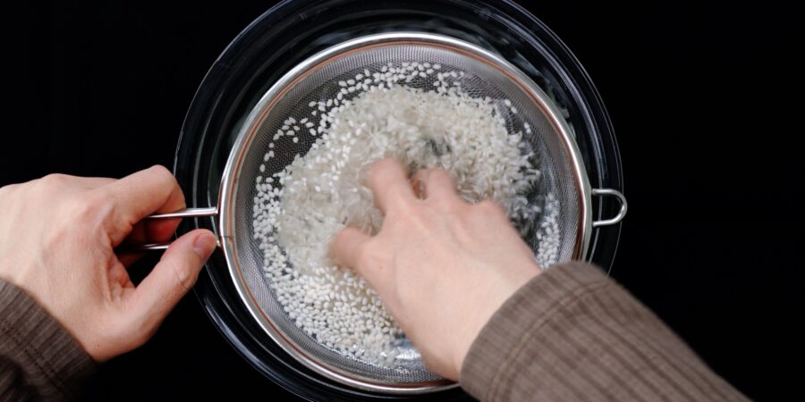Rinsing mochi rice.