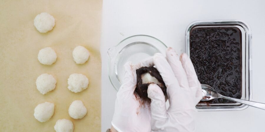 Wrapping the anko around the mochi rice.