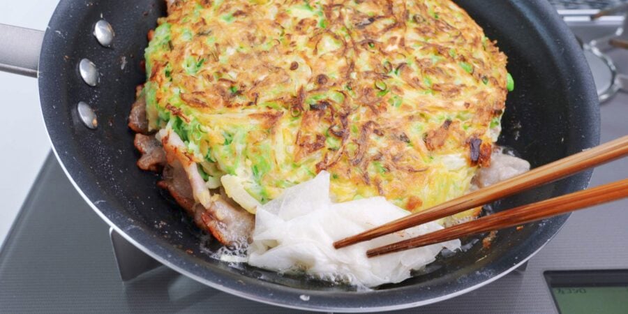 Soaking up excess oil around Okonomiyaki.