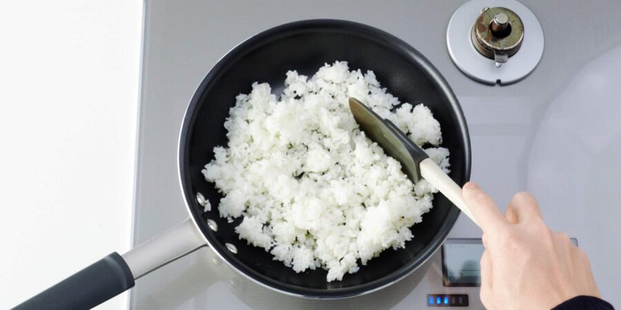 Stir-frying garlic rice.