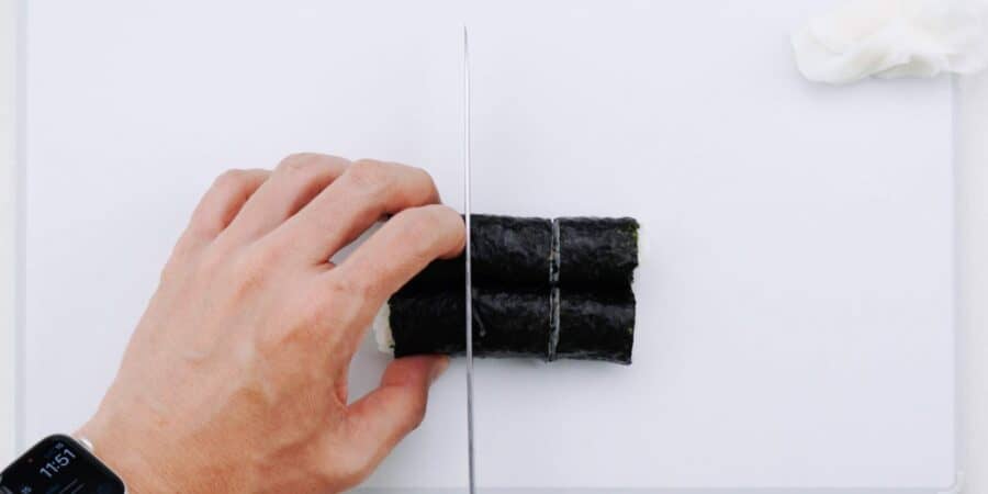How to cut sushi rolls