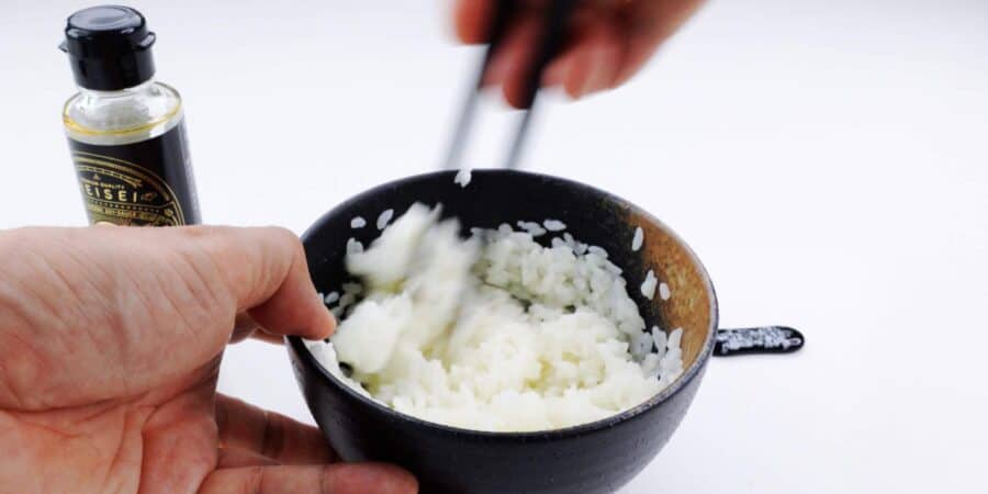 Mixing the egg white into the rice.